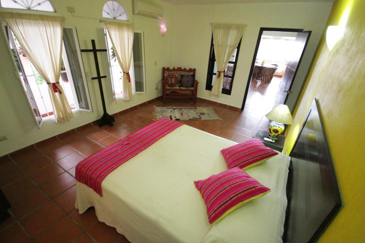 La Iguana Vallarta Lgbt Adults Only - Romantic Zone - Party Clubbing Street プエルトバラータ エクステリア 写真