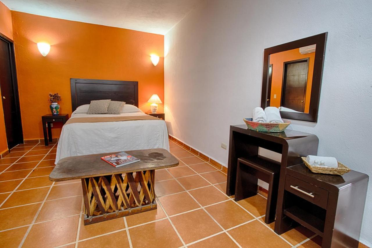 La Iguana Vallarta Lgbt Adults Only - Romantic Zone - Party Clubbing Street プエルトバラータ エクステリア 写真