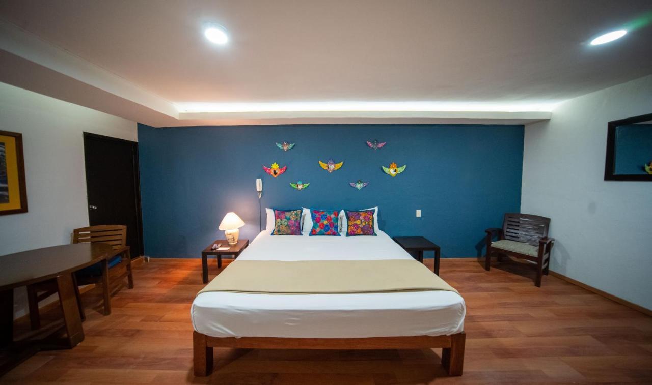 La Iguana Vallarta Lgbt Adults Only - Romantic Zone - Party Clubbing Street プエルトバラータ エクステリア 写真