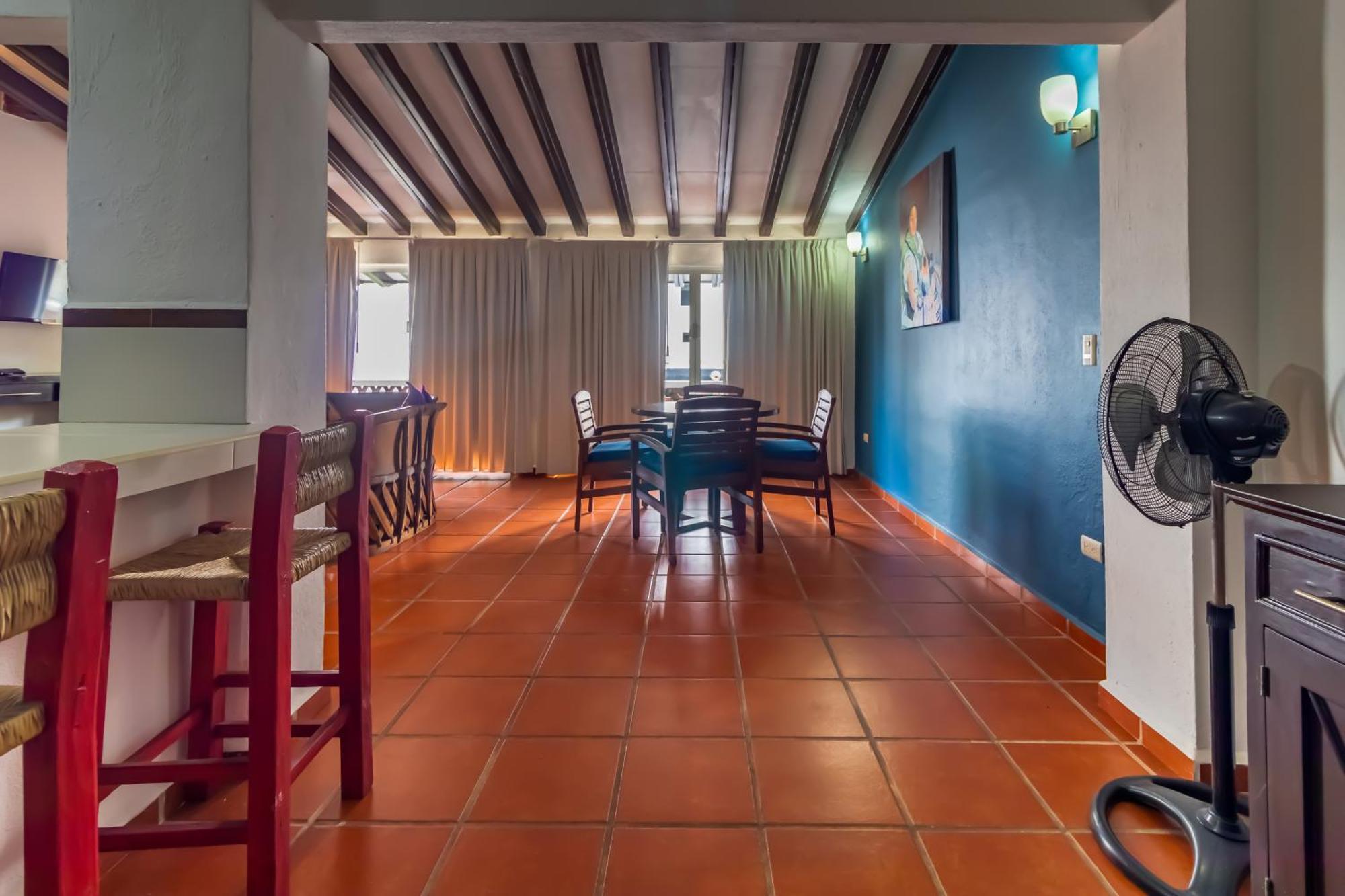 La Iguana Vallarta Lgbt Adults Only - Romantic Zone - Party Clubbing Street プエルトバラータ エクステリア 写真