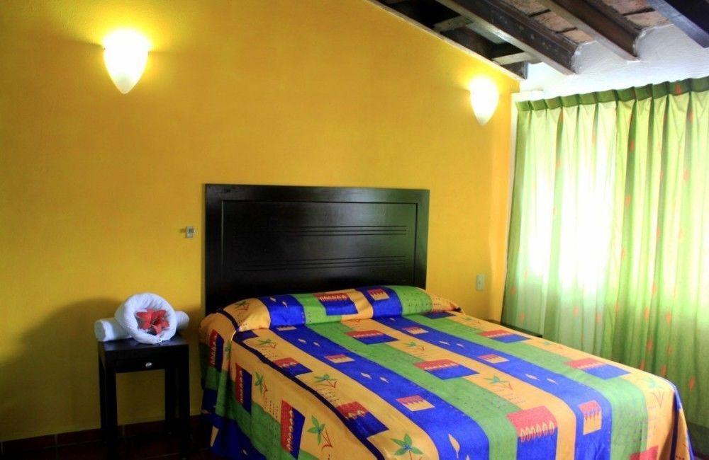 La Iguana Vallarta Lgbt Adults Only - Romantic Zone - Party Clubbing Street プエルトバラータ エクステリア 写真
